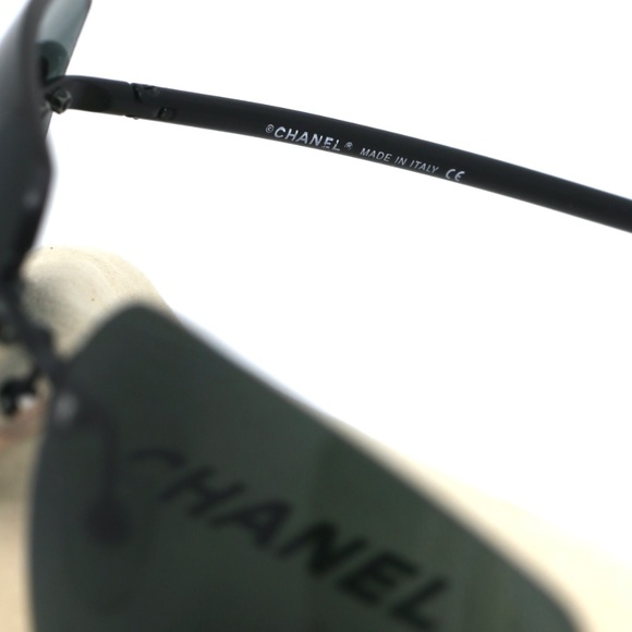 Chanel Black Vintage Sunnies - Picture 8 of 11